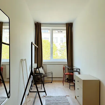 Helles Elegantes Zimmer In Berlin-schoeneberg 5 Apartment